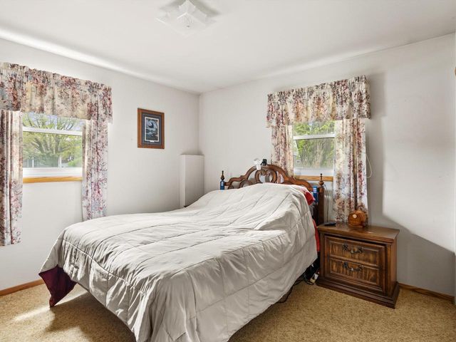 904 Glenview DRIVE, Manitowoc, WI 54220