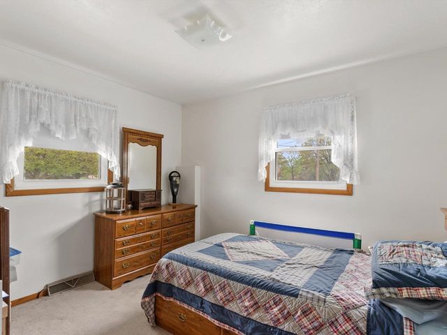 904 Glenview DRIVE, Manitowoc, WI 54220