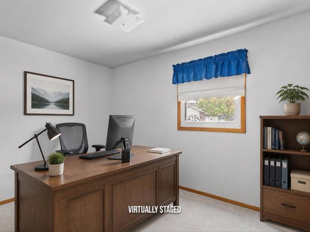 904 Glenview DRIVE, Manitowoc, WI 54220