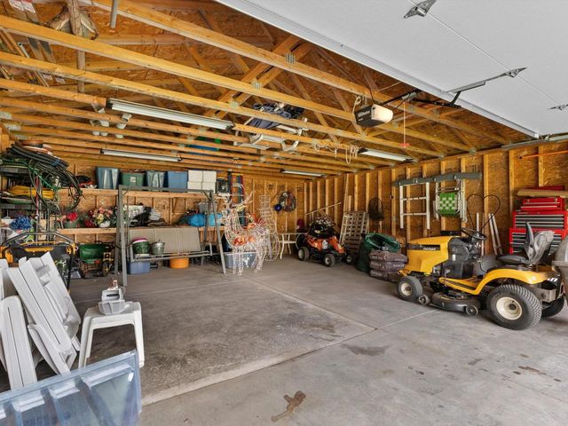 904 Glenview DRIVE, Manitowoc, WI 54220