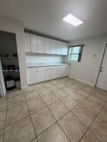260 Northwest Dr 260, Miami, FL 33126