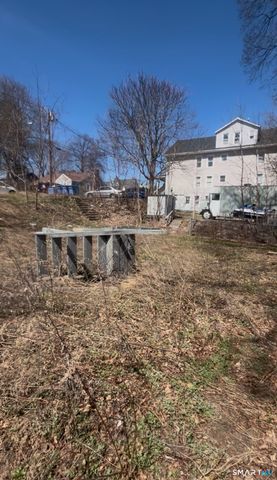 21 Fairmount Street, Norwich, CT 06360