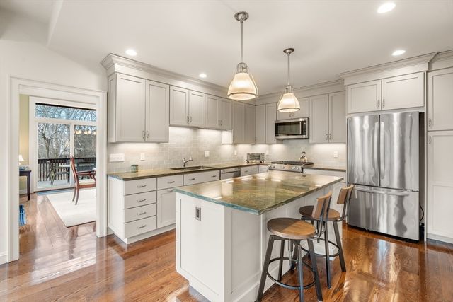 333 Goddard Ave 333, Brookline, MA 02445