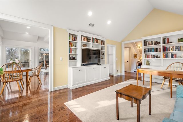 333 Goddard Ave 333, Brookline, MA 02445