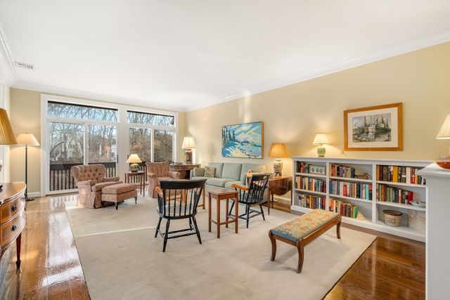 333 Goddard Ave 333, Brookline, MA 02445