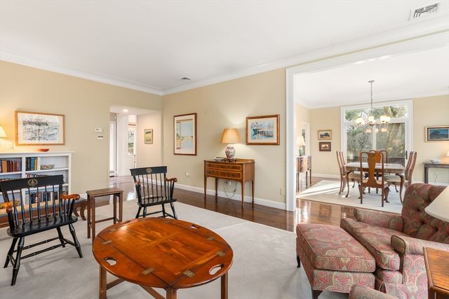 333 Goddard Ave 333, Brookline, MA 02445