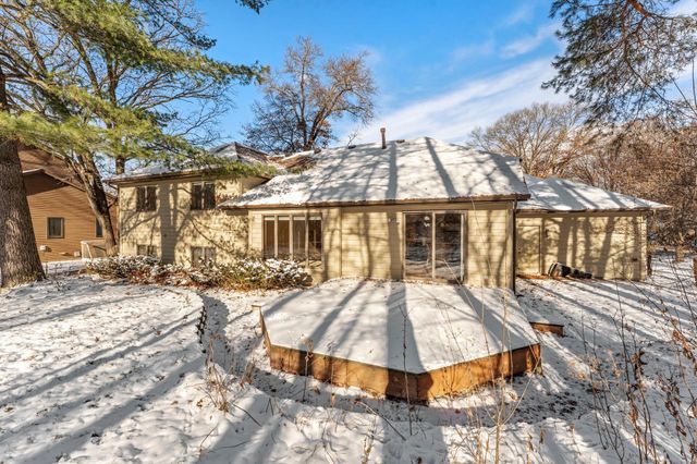 2730 Evergreen Circle, White Bear Lake, MN 55110