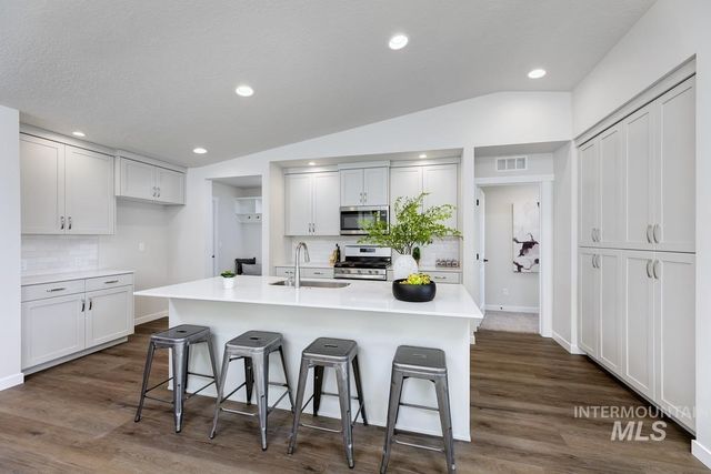 3457 S Cedarhurst Dr., Meridian, ID 83642