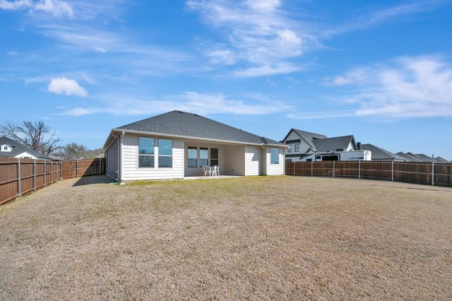 2202 Briarwood Drive, Bridgeport, TX 76426