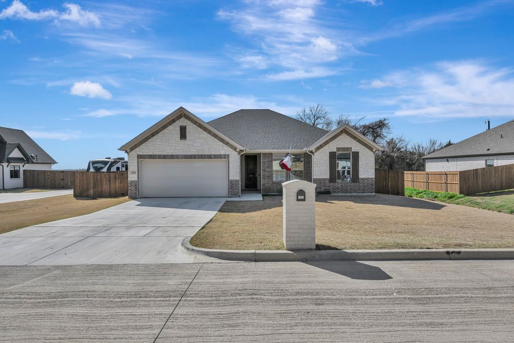 2202 Briarwood Drive, Bridgeport, TX 76426