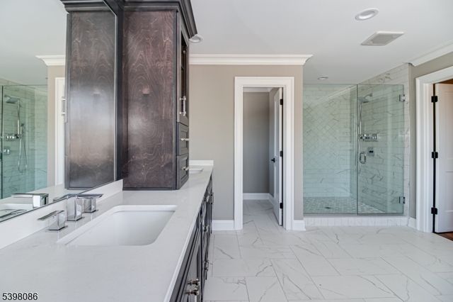 6 Harlow Pointe Cove, Green Brook Twp., NJ 08812