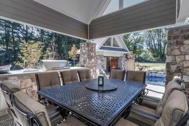 6 Harlow Pointe Cove, Green Brook Twp., NJ 08812