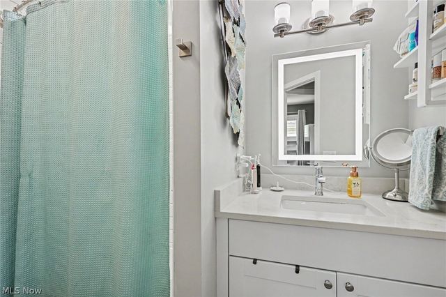 578 E Hillsdale Avenue, Seven Hills, OH 44131