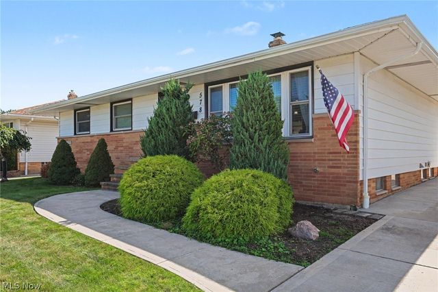 578 E Hillsdale Avenue, Seven Hills, OH 44131