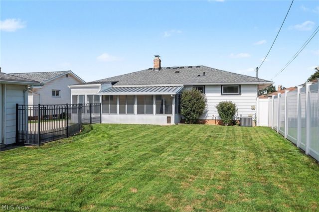 578 E Hillsdale Avenue, Seven Hills, OH 44131