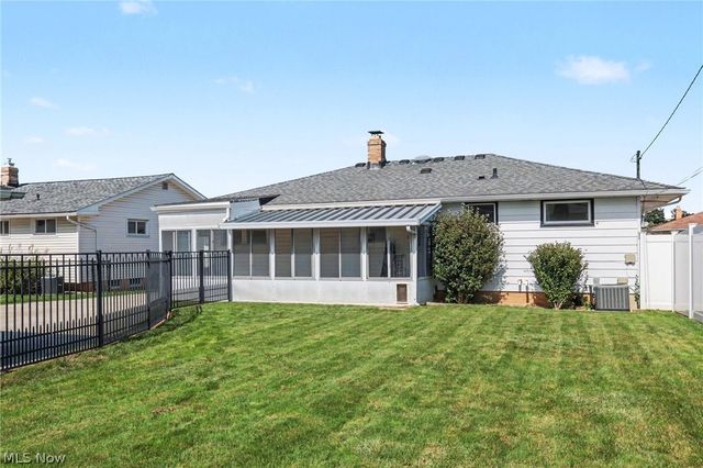 578 E Hillsdale Avenue, Seven Hills, OH 44131