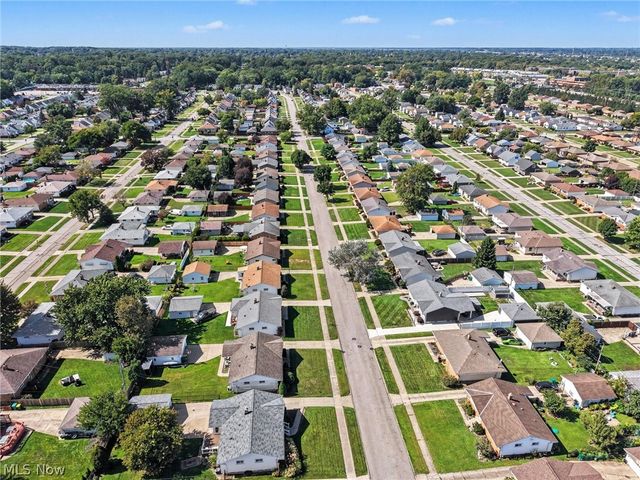 578 E Hillsdale Avenue, Seven Hills, OH 44131