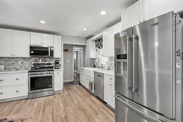578 E Hillsdale Avenue, Seven Hills, OH 44131