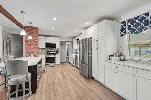 578 E Hillsdale Avenue, Seven Hills, OH 44131
