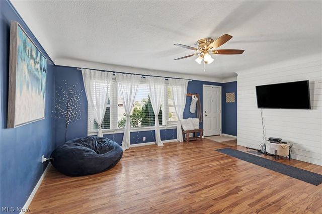578 E Hillsdale Avenue, Seven Hills, OH 44131