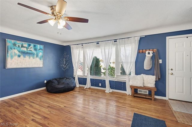 578 E Hillsdale Avenue, Seven Hills, OH 44131