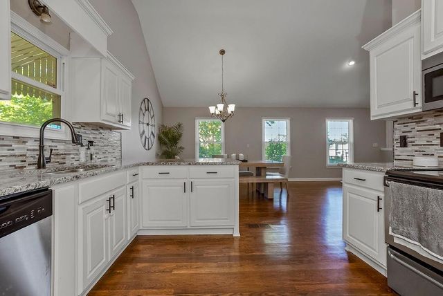 11300 NW 60 Street, Parkville, MO 64152