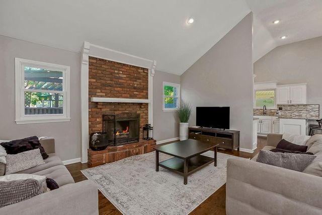 11300 NW 60 Street, Parkville, MO 64152