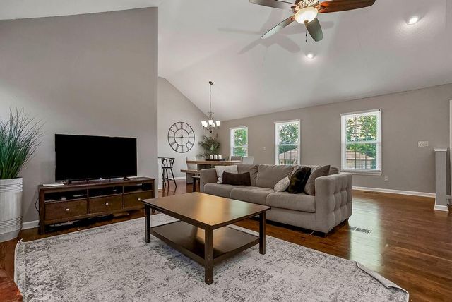 11300 NW 60 Street, Parkville, MO 64152