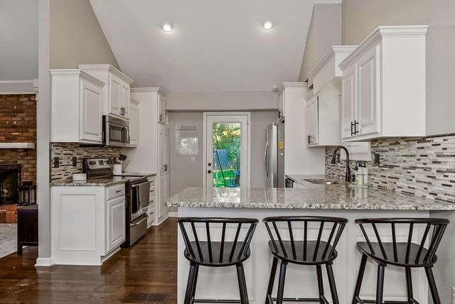 11300 NW 60 Street, Parkville, MO 64152