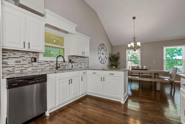 11300 NW 60 Street, Parkville, MO 64152
