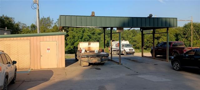 5283 Highway 21, Huntsville, AR 72740