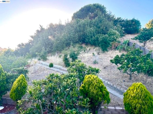 5182 Coach, El Sobrante, CA 94803