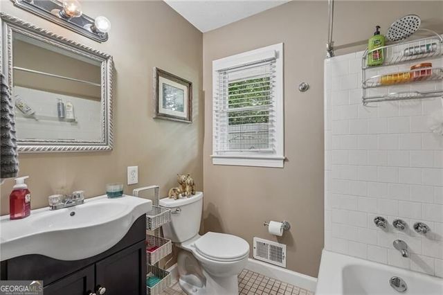 1025 Greenwood Acres Drive, Cumming, GA 30040