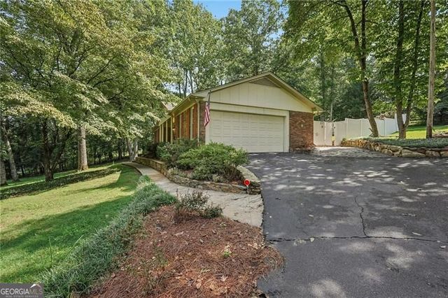 1025 Greenwood Acres Drive, Cumming, GA 30040