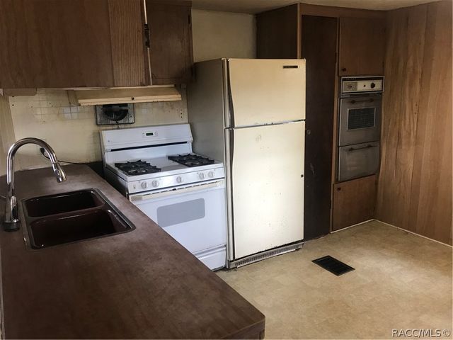 9910 E Bushnell Road, Floral City, FL 34436