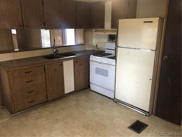 9910 E Bushnell Road, Floral City, FL 34436