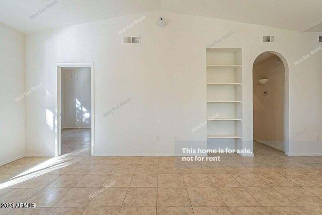 2929 W YORKSHIRE Drive 2026, Phoenix, AZ 85027