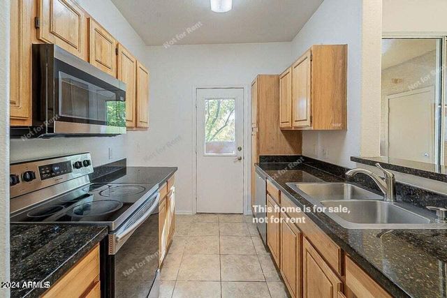 2929 W YORKSHIRE Drive 2026, Phoenix, AZ 85027