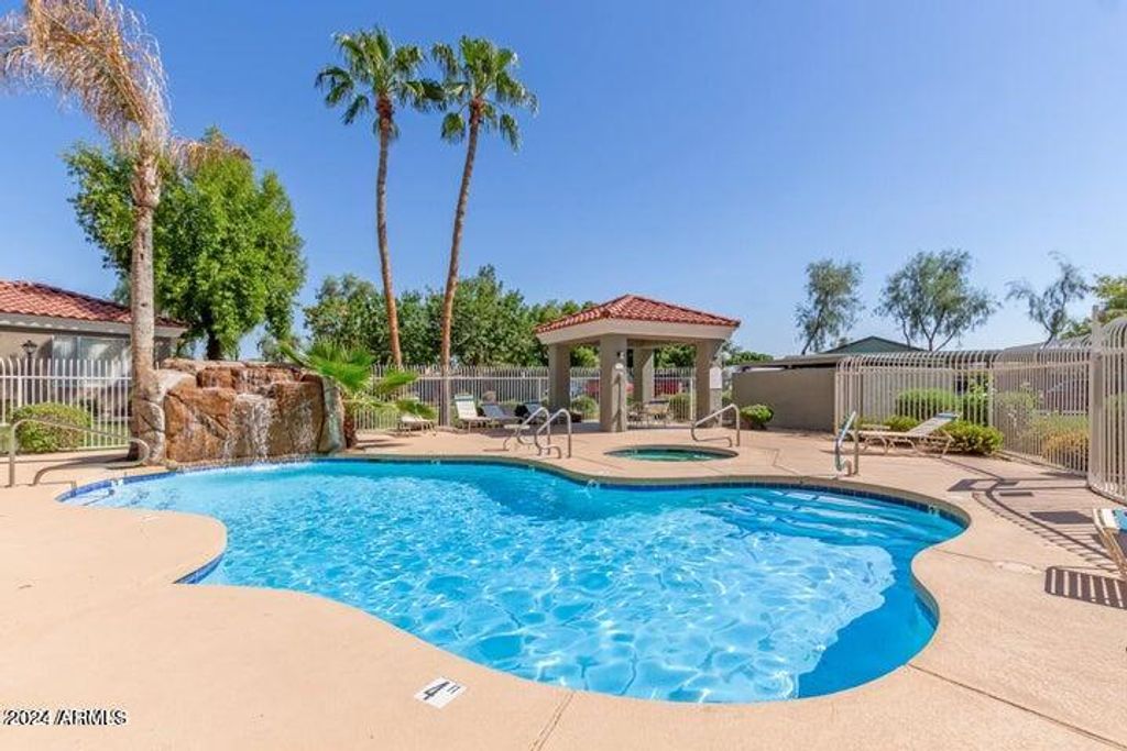 2929 W YORKSHIRE Drive 2026, Phoenix, AZ 85027