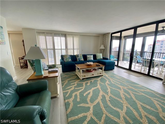 10851 GULFSHORE DR 1001, Naples, FL 34108