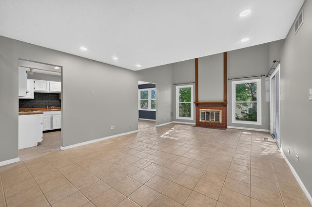 244 Coventry Court 244, Bloomingdale, IL 60108