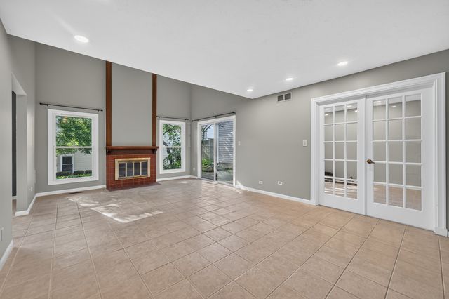244 Coventry Court 244, Bloomingdale, IL 60108