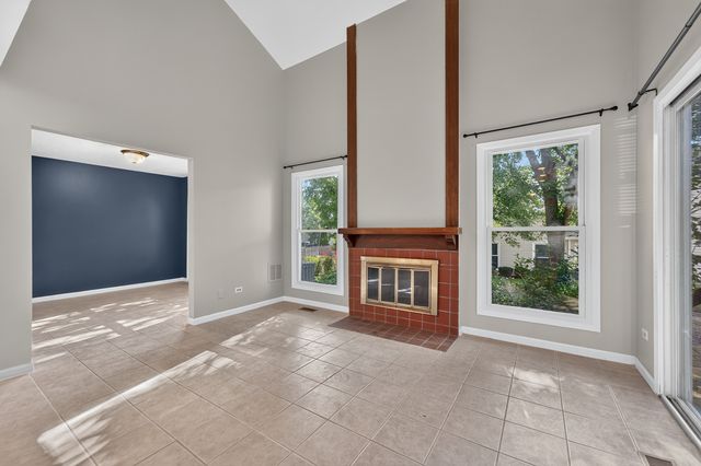 244 Coventry Court 244, Bloomingdale, IL 60108