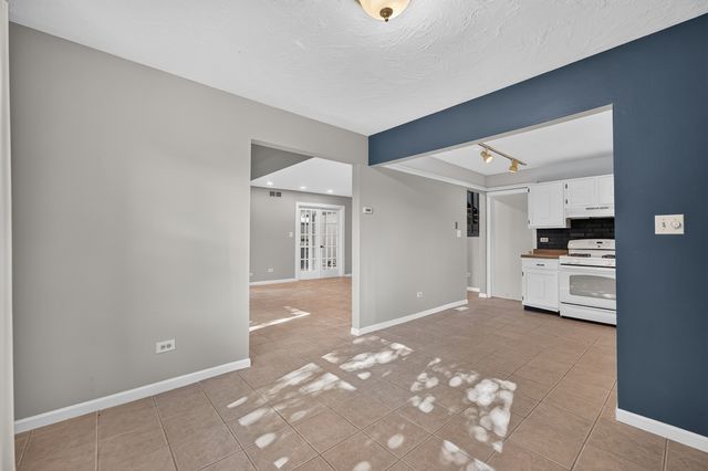 244 Coventry Court 244, Bloomingdale, IL 60108