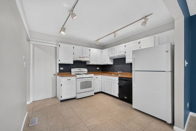 244 Coventry Court 244, Bloomingdale, IL 60108