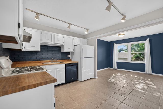 244 Coventry Court 244, Bloomingdale, IL 60108