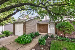 244 Coventry Court 244, Bloomingdale, IL 60108