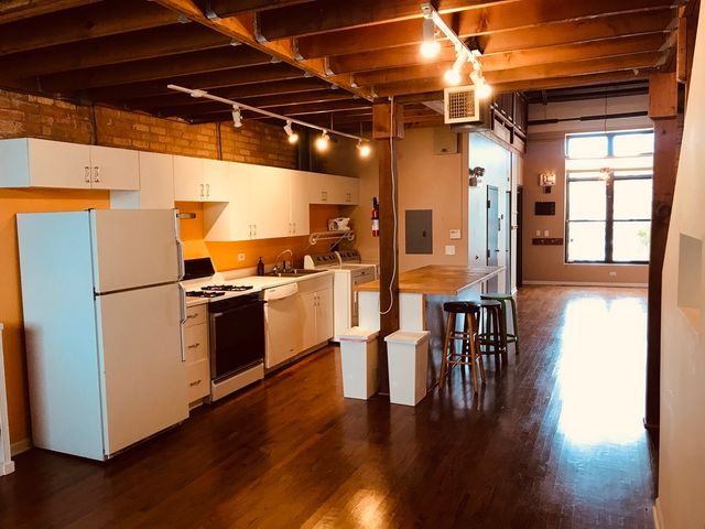 1322 Oakton Street 6, Evanston, IL 60202