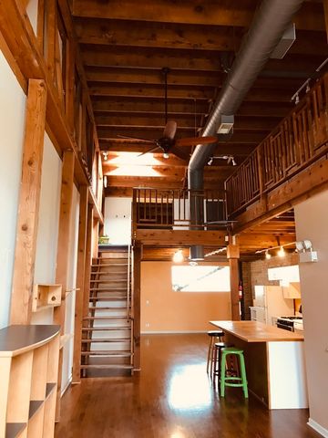 1322 Oakton Street 6, Evanston, IL 60202