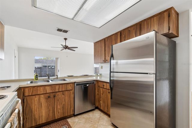 8272 DENISE DRIVE E, Seminole, FL 33777